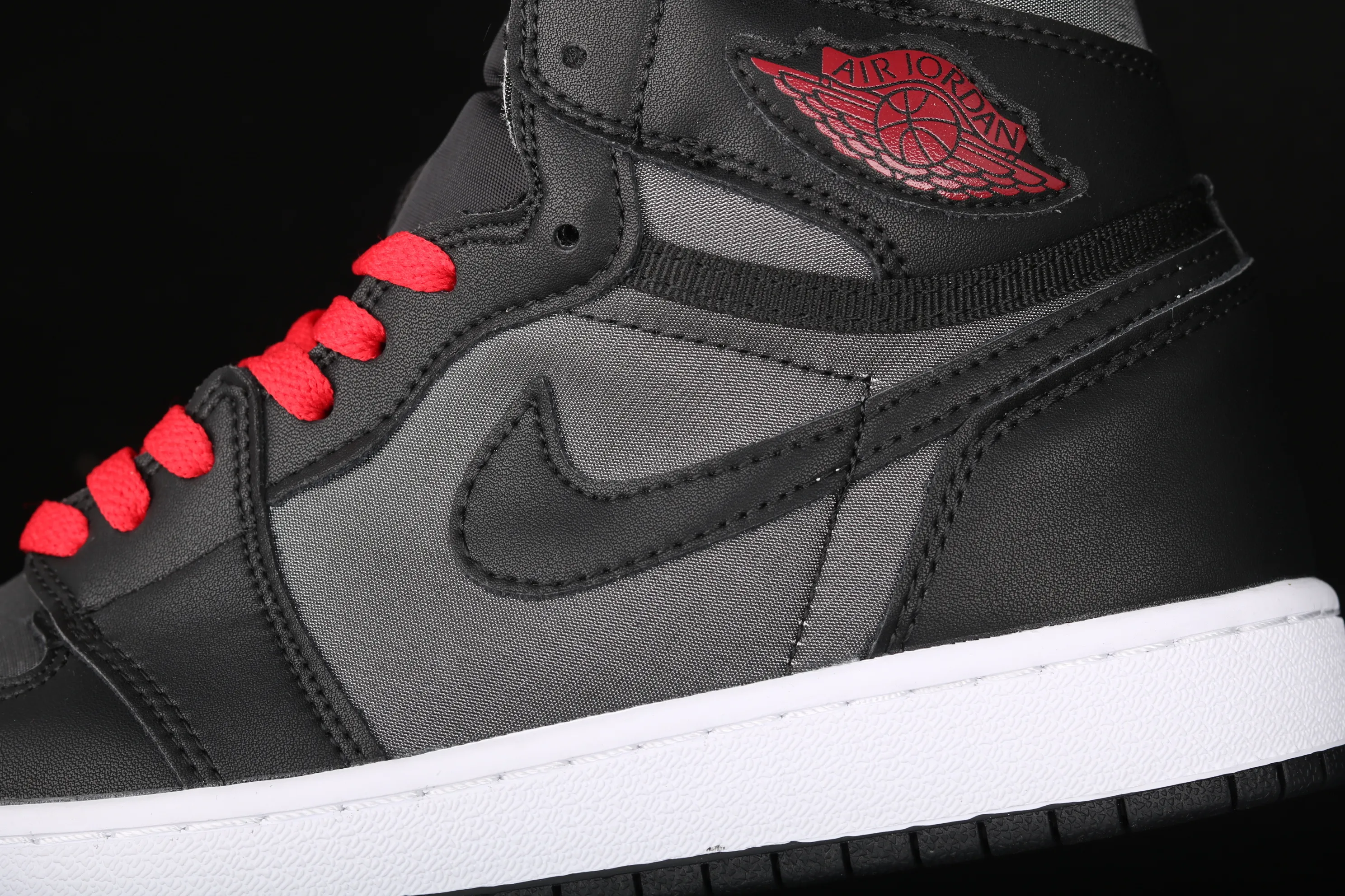 All categories Air Jordan Jordan series basketball shoes Air Jordan 1 High Air Jordan 1 Retro High OG AJ1 Joe 1 black and red silk high-top basketball shoes 555088-060
